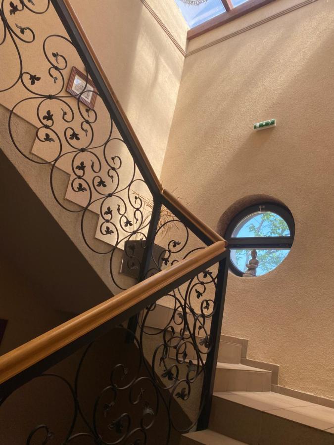 Panzio Tata Bed & Breakfast ภายนอก รูปภาพ