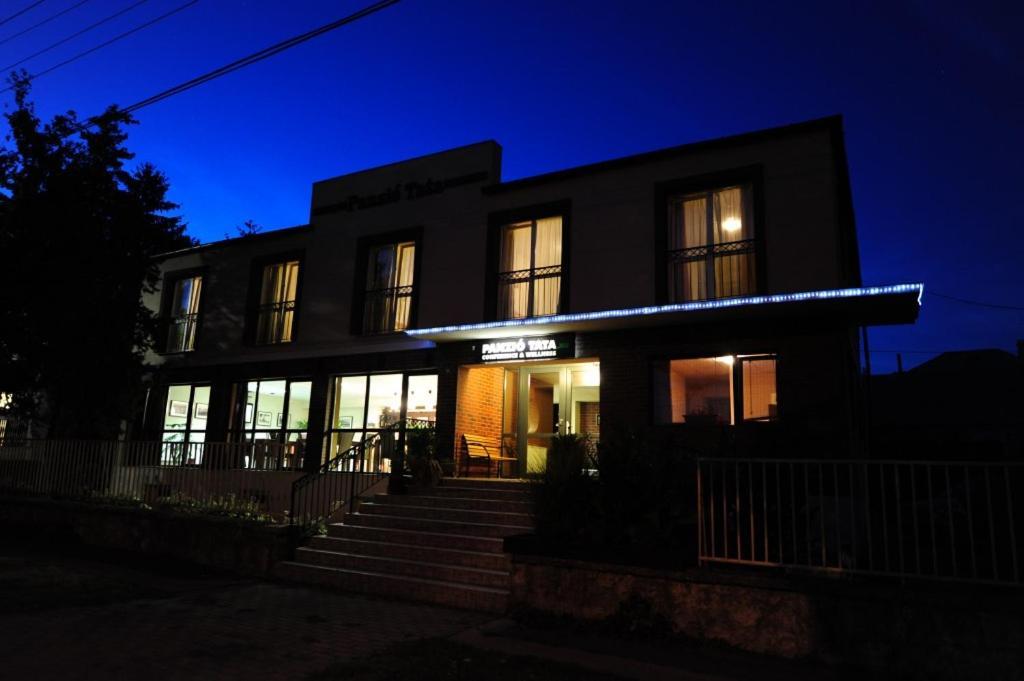Panzio Tata Bed & Breakfast ภายนอก รูปภาพ